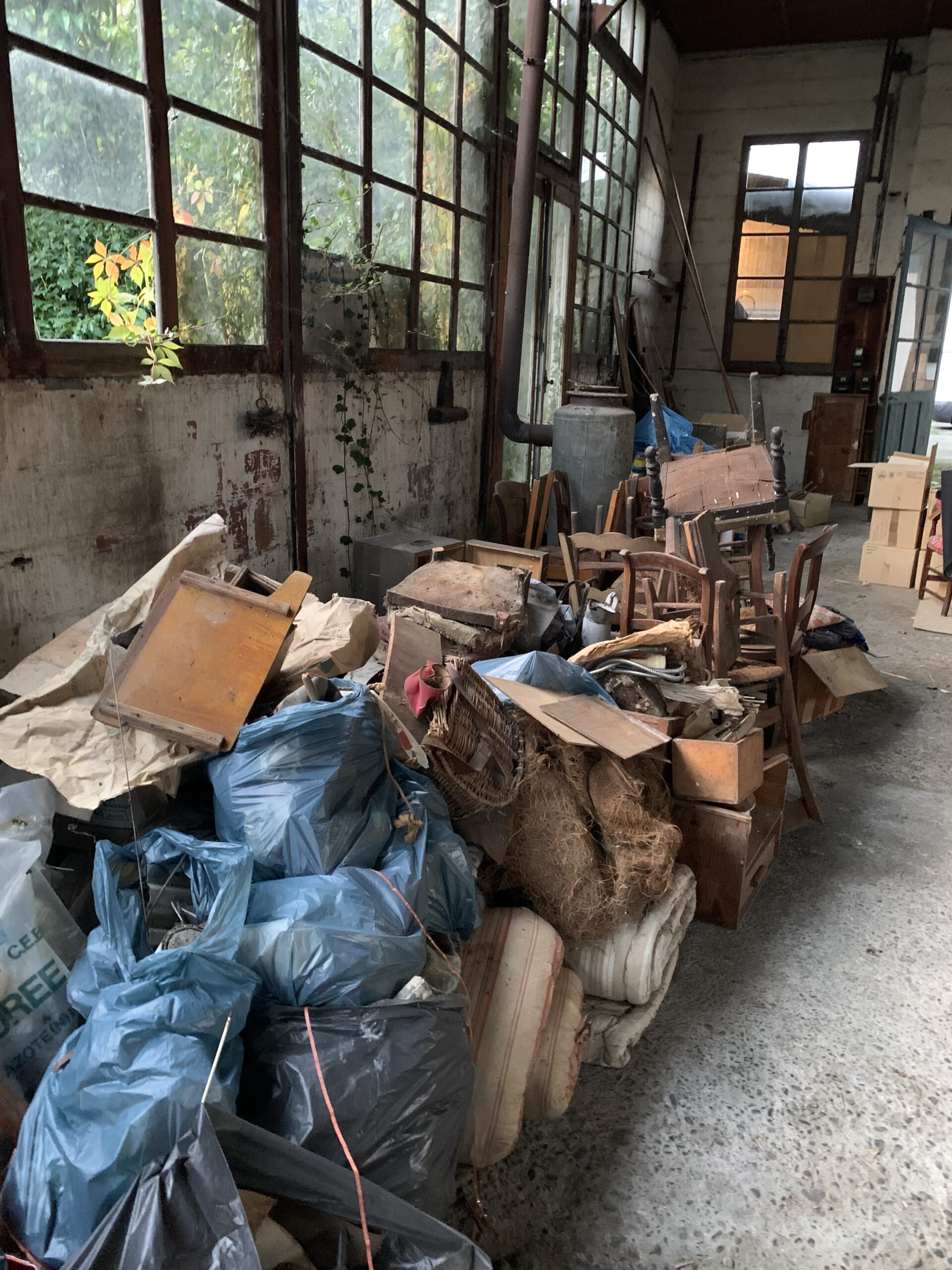 picto blanc Débarras Clean Express Pau 64 débarras nettoyage desencombrement vide maison